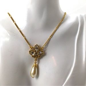 Loree Company, Pearl And Crystal Necklace, NWT
